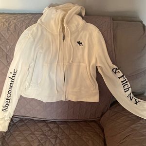 Abercrombie & Fitch cropped zip up size: small worn once, very good condition!